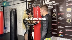 【JustHotFight】CATWOMAN HANGED GUY IN GYM